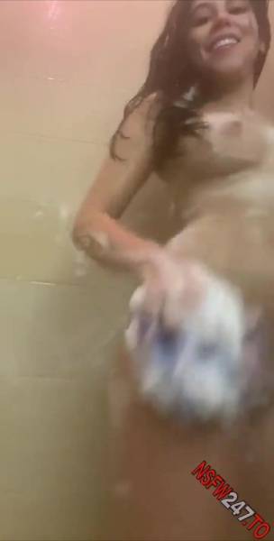 Violet Summers shaving & booty spreading snapchat premium xxx porn videos on leakfanatic.com