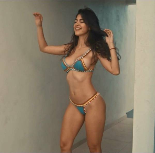Ari Dugarte Bikini Outdoor Posing Patreon Video  - Venezuela on leakfanatic.com