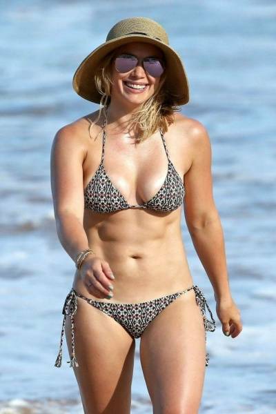 Hilary Duff Paparazzi Bikini Beach Set Leaked - Usa on leakfanatic.com