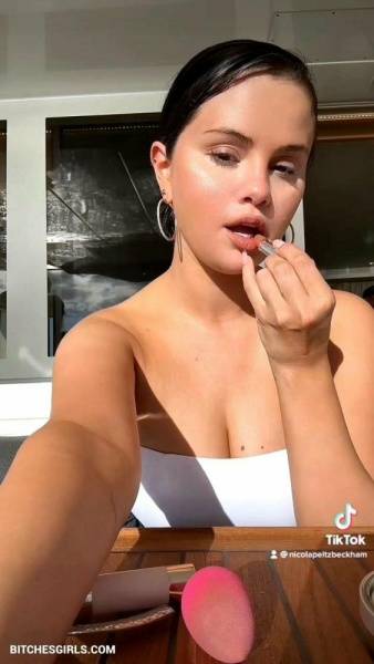 Selena Gomez Nude Latina - Selena Nude Videos Latina on leakfanatic.com