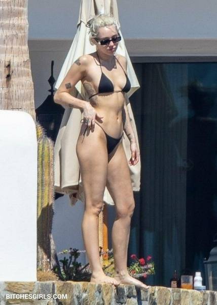 Miley Cyrus Nude Celebrity Tits Photos on leakfanatic.com