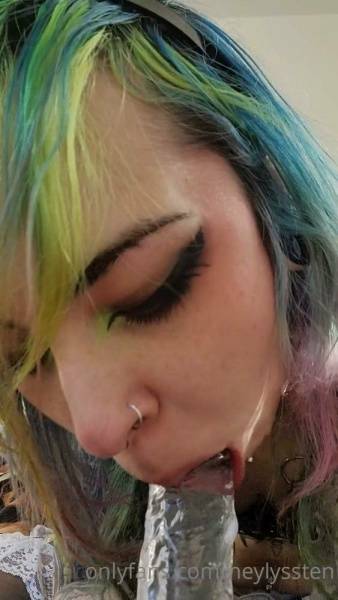 HeyLyssten Deepthroat Dildo Blowjob OnlyFans photo Leaked on leakfanatic.com