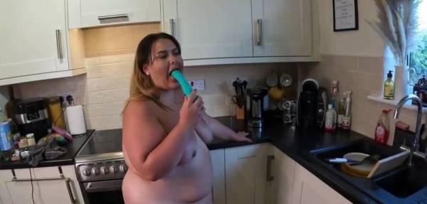 Beautiful BBW plays solo with soaking pussy - squirting, spitting and gushing in the kitchen! on leakfanatic.com