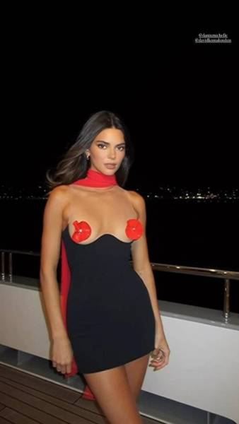 Kendall Jenner Pasties Dress Candid Video Leaked - Usa on leakfanatic.com