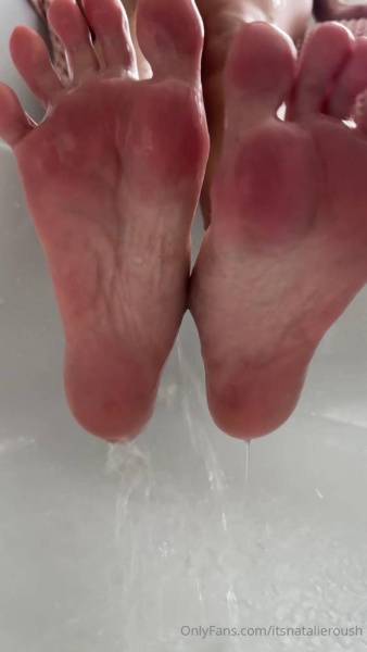 Natalie Roush Wet Feet Cleaning PPV Onlyfans Video Leaked on leakfanatic.com