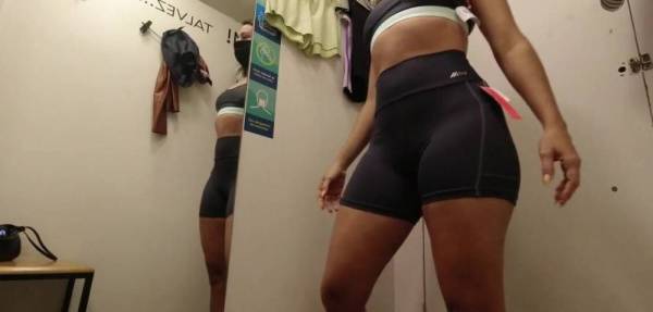 Blowjob in the mall fitting room - Britain on leakfanatic.com