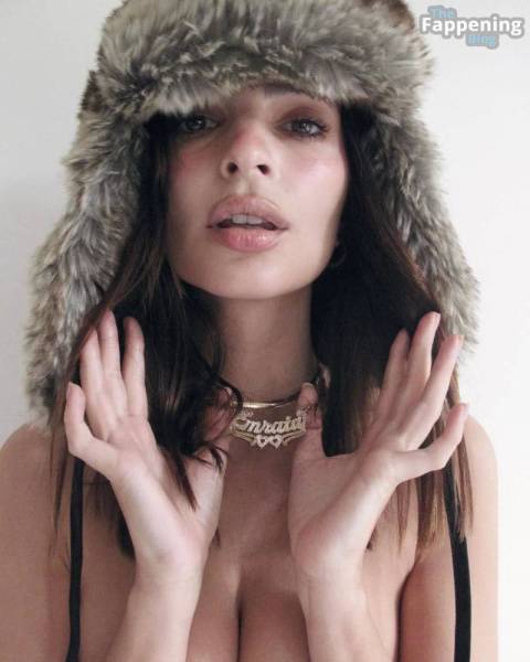 Emily Ratajkowski Topless (3 Hot Photos) on leakfanatic.com