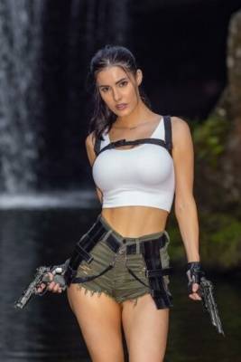 Erin Olash Lara Croft Cosplay Patreon Set  - Usa on leakfanatic.com