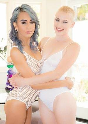 Bisexual female Janice Griffith and her girlfriend give a double blowjob on leakfanatic.com