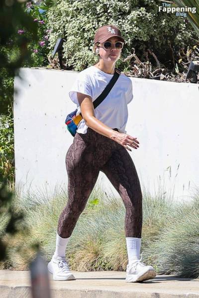 Jessica Alba Shows Off Her Sexy Butt Wearing Leggings in Beverly Hills (23 Photos) on leakfanatic.com