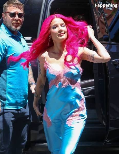 Halsey Heads to a Recording Studio in NYC (20 Photos) on leakfanatic.com