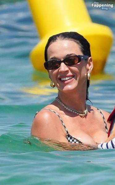 Katy Perry and Her Family Arrive at Le Club 55 in Saint-Tropez (97 Photos) - France on leakfanatic.com
