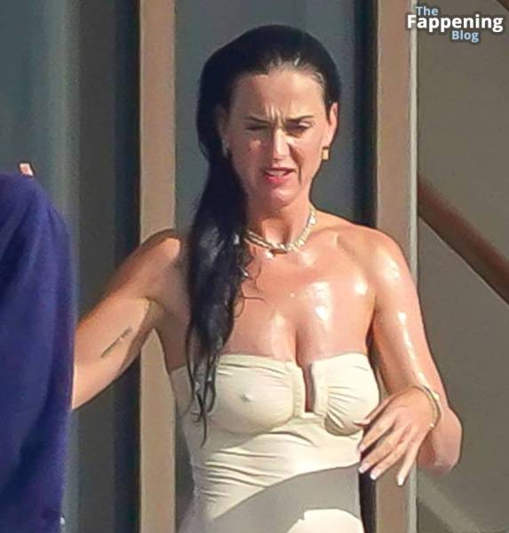 Katy Perry Enjoys Her Summer Holidays in St-Tropez (8 Photos) - France on leakfanatic.com