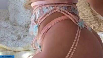 Pauline Tantot – naked selfie hot body on leakfanatic.com