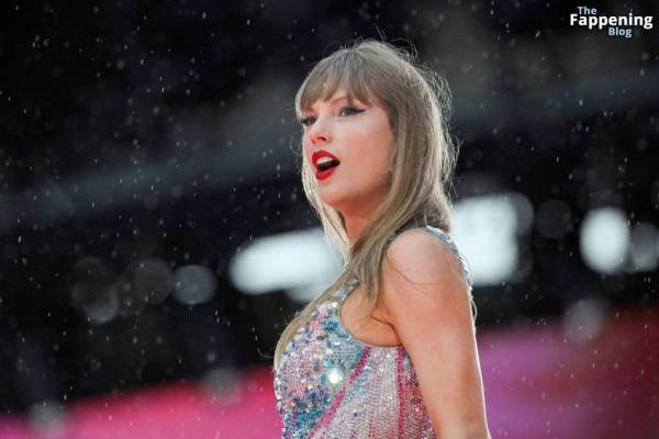 Taylor Swift Performs in Hamburg (41 Photos) on leakfanatic.com