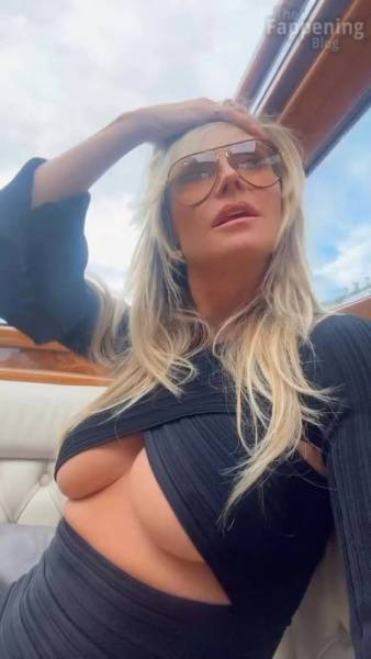 Heidi Klum Hot (2 Pics + Video) on leakfanatic.com