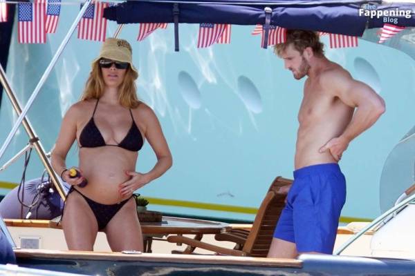 Nina Agdal & Logan Paul Celebrate July the 4th Independence Day in Capri (45 Photos) - Usa - Italy on leakfanatic.com