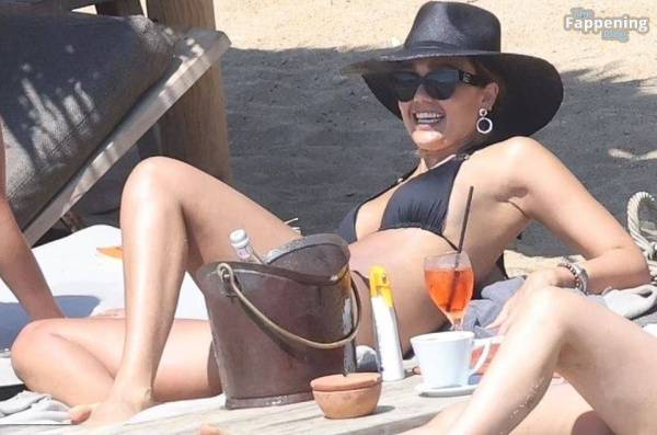 Jessica Alba Looks Sexy in a Black Bikini (15 Photos) - Greece on leakfanatic.com