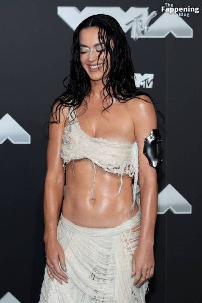 Katy Perry Goes Braless at the MTV Awards (161 Photos) on leakfanatic.com