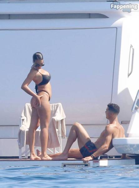 Georgina Rodriguez & Cristiano Ronaldo Enjoy Luxurious Yacht Day in the South of France (104 Photos) - France on leakfanatic.com