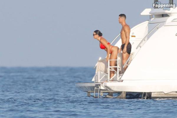 Georgina Rodriguez & Cristiano Ronaldo Enjoy Luxurious Yacht Day in the South of France (125 Photos) - France on leakfanatic.com